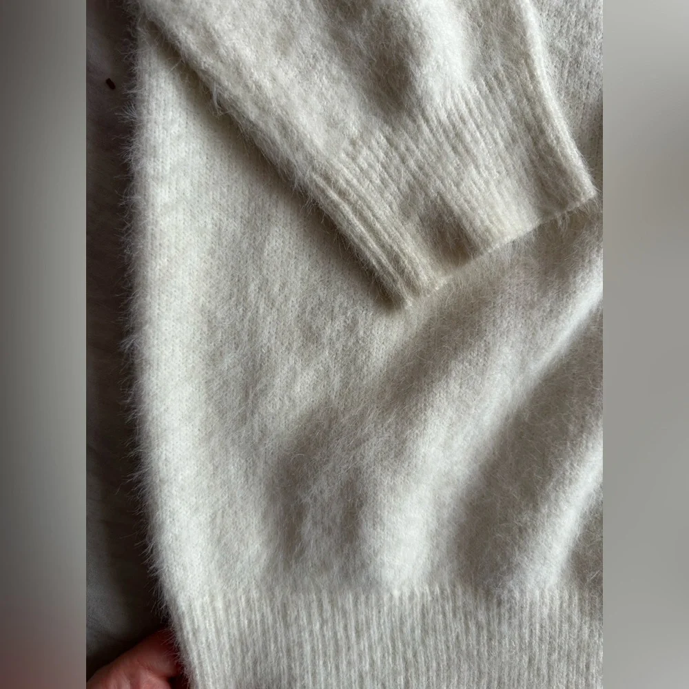 Forever 21 Cream Fuzzy Knit Sweater Soft Crewneck Pullover Women S - Picture 2 of 8
